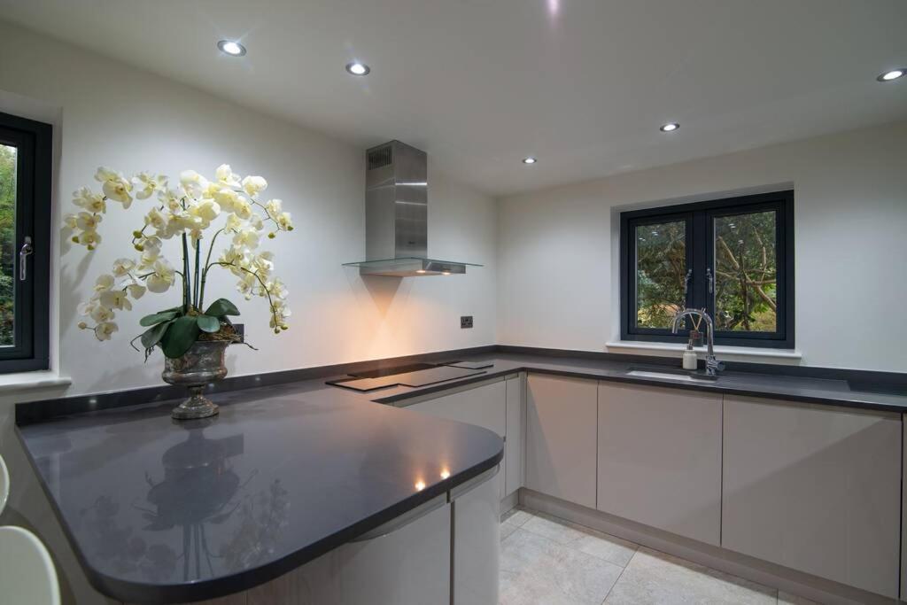 Luxury Coach House Next To Woodland In Knutsford Villa Eksteriør billede