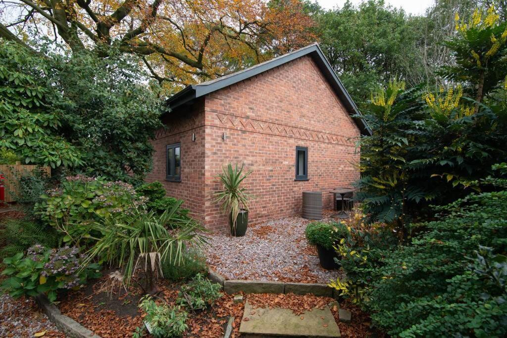 Luxury Coach House Next To Woodland In Knutsford Villa Eksteriør billede