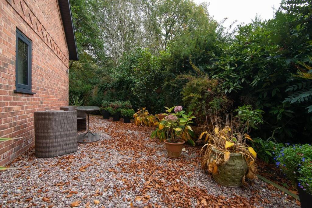 Luxury Coach House Next To Woodland In Knutsford Villa Eksteriør billede