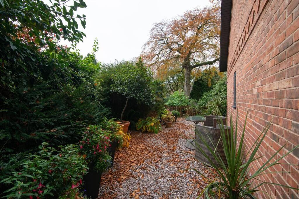 Luxury Coach House Next To Woodland In Knutsford Villa Eksteriør billede