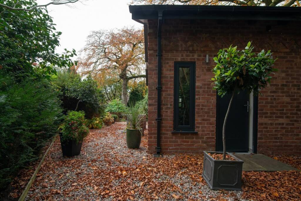 Luxury Coach House Next To Woodland In Knutsford Villa Eksteriør billede