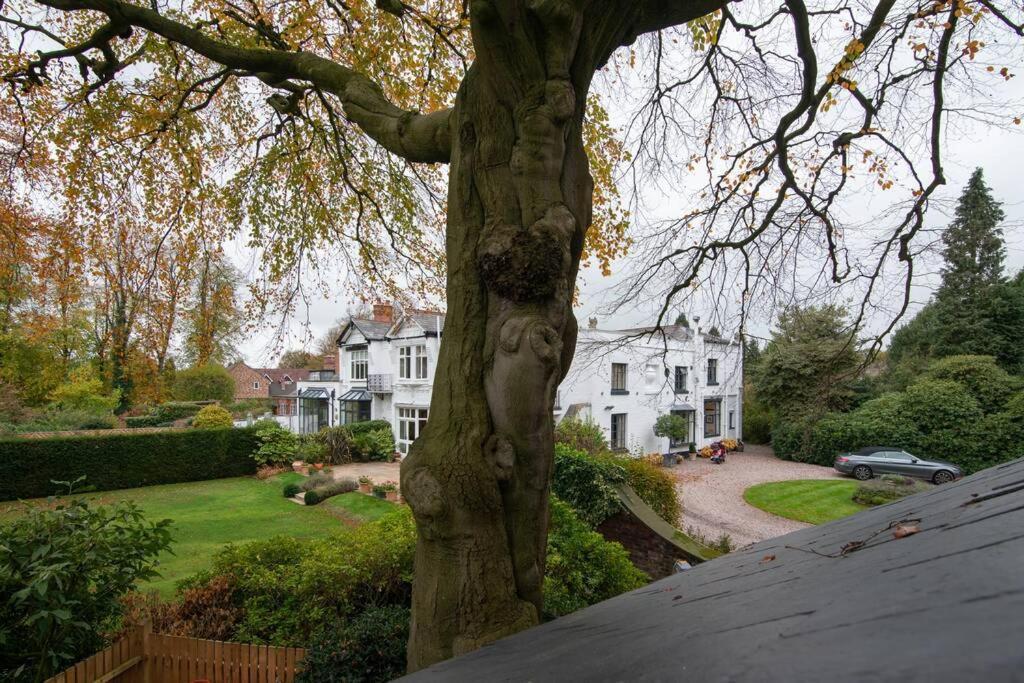 Luxury Coach House Next To Woodland In Knutsford Villa Eksteriør billede
